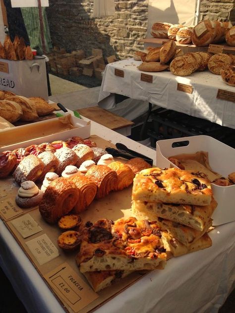 Pastry Market Stall, Farmers Market Pastry Display, Market Stall Bakery, Farmers Market Pastries, Market Stall Display Ideas Food, Bakery Farmers Market, Farmers Market Bakery Display, Bakery Farmers Market Display, Cafe Stall