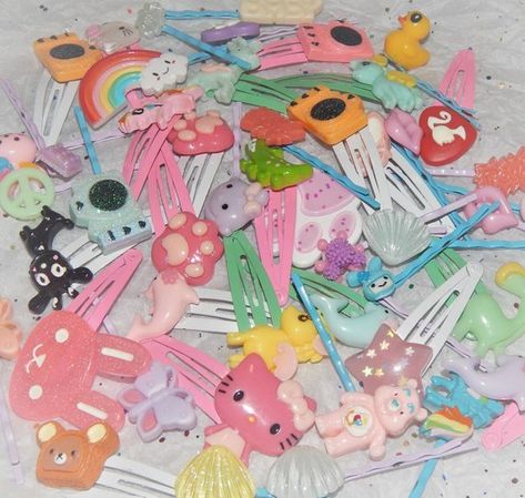 Kid Core Aesthetic, معرض فني, Hair Clips 90s, Kidcore Aesthetic, Kid Core, Indie Kids, Grab Bags, Pastel Aesthetic, Soft Girl