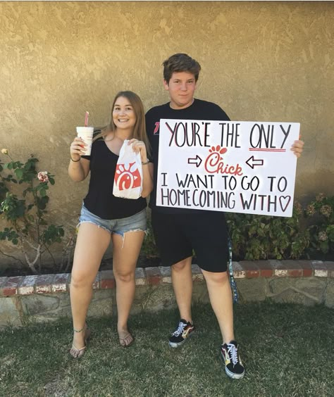 Homecoming Dance Proposal, Asking To Homecoming, Cute Hoco Proposals, Homecoming Poster Ideas, Formal Proposals, Cute Promposals, School Dance Ideas, Prom Posters, Homecoming Signs