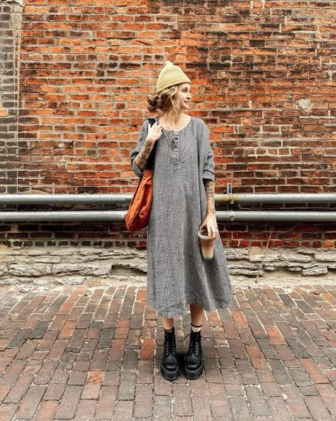 Outfit With Docs, Figure Out My Style, Cute Vintage Outfits, Linen Fits, Not Perfect Linen, Rustic Outfits, Outfit Inspiration Fall, Linen Maxi Dress, Feminine Outfit