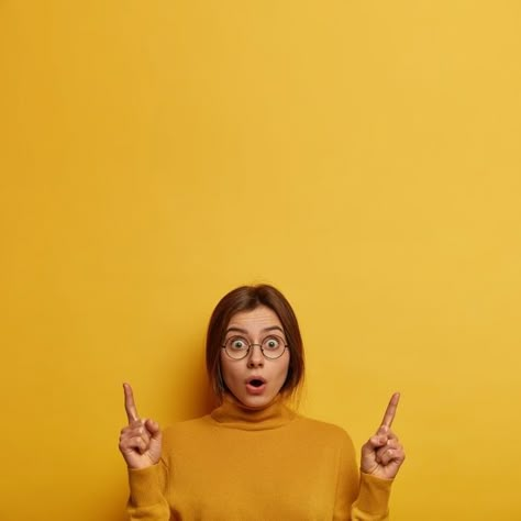 Big Round Glasses, Thinking Photos, Homemade Mouthwash, Instagram Design Layout, Hipster Looks, Yellow Wall, Instagram Ideas Post, Instagram My Story, Poster Background Design