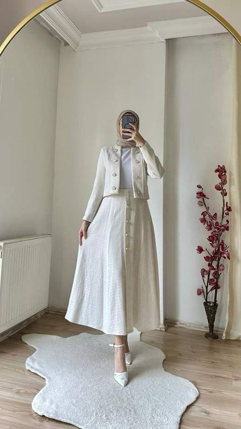 Classy And Elegant Outfits For Women, Muslim Dress Casual, Ensemble Hijab, Dresses Casual Modest, Sleeveless Dress Outfit, Classy Fashion Chic, Muslimah Fashion Casual, Muslim Outfit, Outfits Muslim