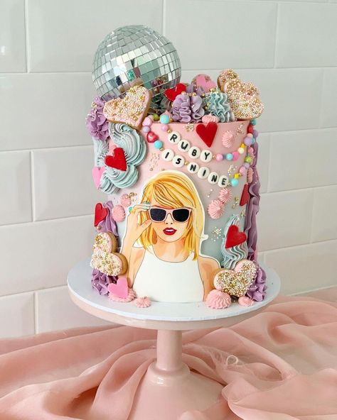 Taylor Swift Cake Design, Taylor Swift Cake Ideas Birthday, Taylor Swift Birthday Cake, Swiftie Birthday, Swiftie Party, Taylor Swift Cake, Teen Cakes, Taylor Swift Birthday, Barbie Cake