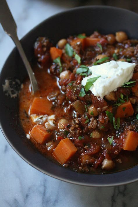 Gluten-Free Chili Recipe with Ground Lamb and Moroccan spices. Healthy with Greek yogurt instead of sour cream and lots of kale and sweet potatoes! Made this last week 11/2016 and it was delish. Recipe With Ground Lamb, Greek Chili, Lamb Chili Recipe, Recipe With Sweet Potatoes, Lamb Chili, Gluten Free Chili Recipe, Ground Lamb Recipes, Moroccan Lamb, Harissa Paste