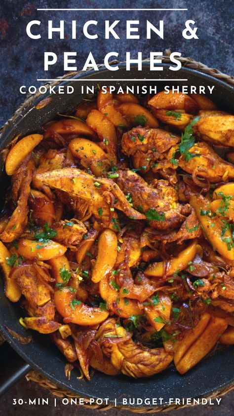 Chicken And Peaches, Chicken With Peaches, Cosy Food, Sherry Recipes, Basque Food, Spanish Cooking, Recipes Mediterranean, Spanish Chicken, Sweet Paprika