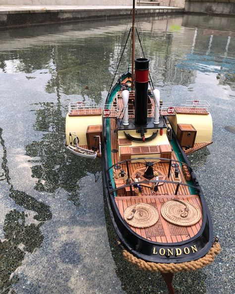 Paddle Boats, Model Ship Building, Garden Railway, Boat Ideas, Beyond The Sea, Vintage Boats, Paddle Boat, Ship Model, Rc Boats