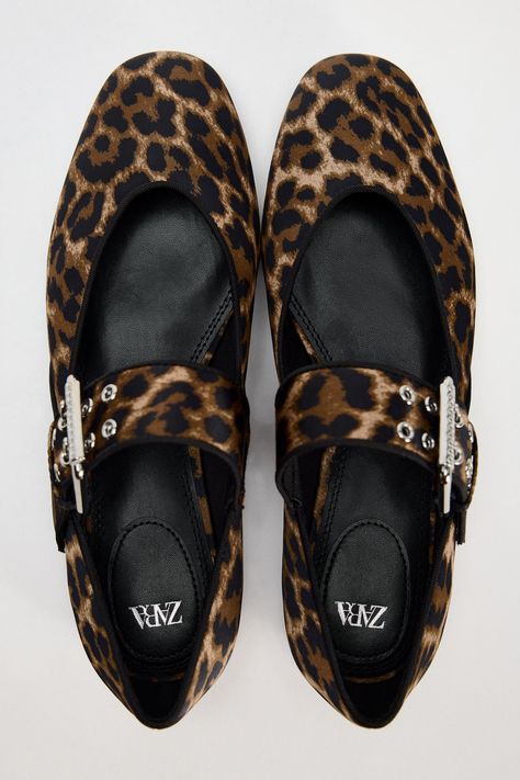 Flat Shoes Outfit, Blazers Shoes, Animal Print Fabric, Leopard Flats, Leopard Shoes, Women's Spurs, Shoe Closet, Boots And Sneakers, Print Fabric