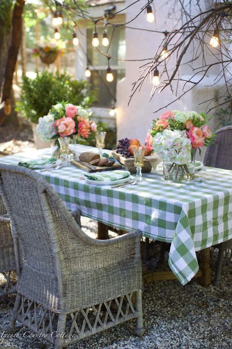 French Cottage Table Setting, Picnic Table Setting, Summer Table Settings, Cottage Table, French Country Garden, Style Cottage, Summer Tables, French Cottage, French Country Cottage