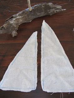 laurie's-projects: Driftwood Sailboat Tutorial Driftwood Sailboat, Decor Marin, Driftwood Diy, Painted Driftwood, Driftwood Art Diy, Nautical Crafts, Driftwood Projects, Sea Crafts, Driftwood Decor