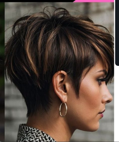 Sassy Hair Older Women, Cute Mom Haircuts, Layers Tutorial, Butterfly Bob, Short Haircuts Ideas, Hair Older Women, Grey Bob Hairstyles, Easy Butterfly, Mom Haircuts