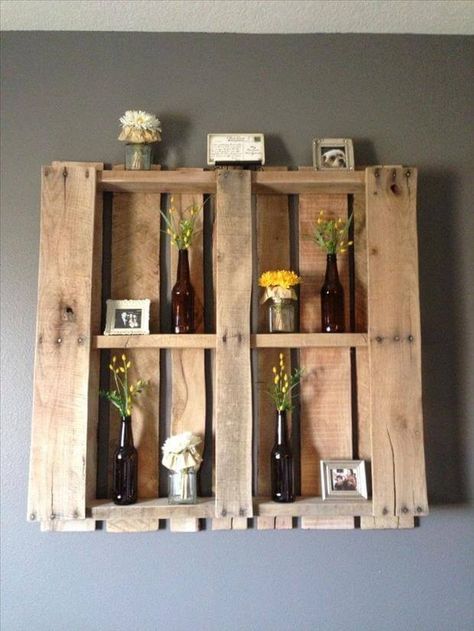 Complete pallet guide (with 80 unique pallet projects) Pallet Bookshelf, Pallet Shelf, Pallet Decor, Pallet Shelves, Deco Originale, Recycled Pallets, Pallet Crafts, Diy Holz, Wood Pallet Projects