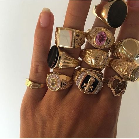 Vintage chunky gold rings Dope Jewelry, Jewelry Inspo, Pretty Jewellery, Piercing Jewelry, Bling Bling, Cute Jewelry, Beautiful Jewelry, Piercings, Gold Jewelry