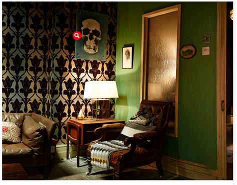 Sherlock's Apartment 221B Sherlock Decor, Living Room Wallpaper, Bbc Sherlock, Single Bedroom, Room Makeover Inspiration, Sherlock Bbc, Room Wallpaper, Cafe Interior, Apartment Living Room