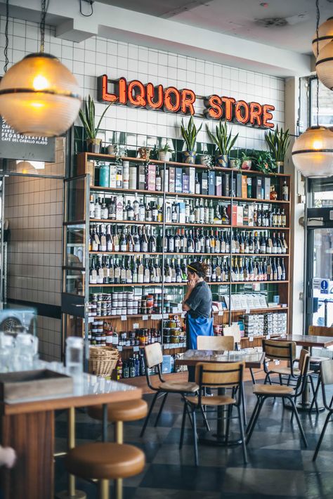 Wine Boutique Shops, Urban Winery, Wine Store Design, Wine Shop Interior, Space Restaurant, Alcohol Shop, Bistro Design, Deli Shop, Wine Boutique