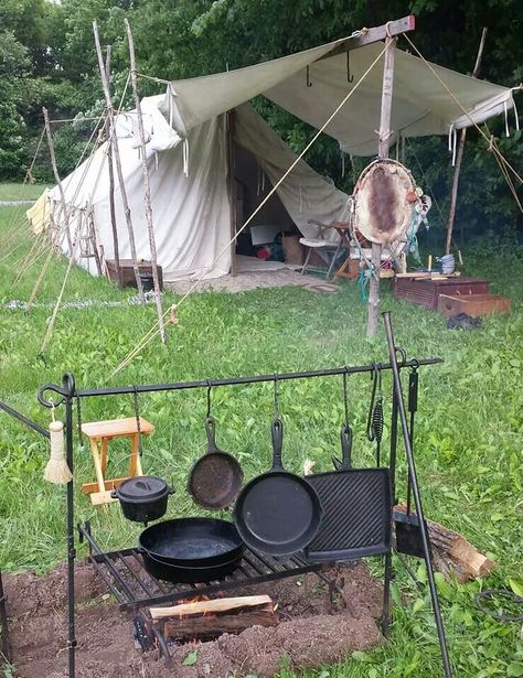 My set up someday Medieval Cooking, Medieval Camping, Viking Bed, Sca Camping, Camping Gear Checklist, Medieval Reenactment, 1000 Lifehacks, Bushcraft Camping, Canvas Tent