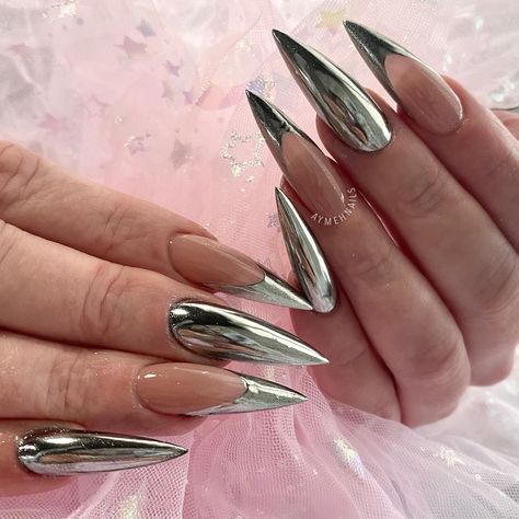 Posted by Zoe Scott: Dive into the festive fashion world with our guide on "20 Stiletto Christmas Nails." This post is your ultimate resource for embracing the holiday sea...