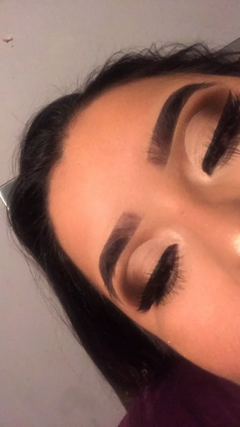 Brown Crease Eyeshadow, Cutcrease Eyemakeup Brown, Brown Cut Crease Makeup Looks, Cute Brown Eyeshadow Ideas, Brown And Black Eyeshadow Looks, Cut Crease Eyeshadow Hooded Eyes, Black Cut Crease Makeup, Light Brown Makeup Looks, Red Cut Crease Eyeshadow