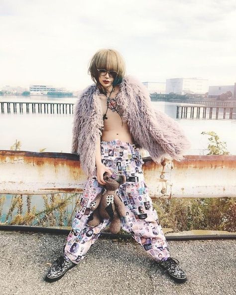 Meto Mejibray, Oshare Kei, Kei Visual, Creepy Dolls, New Bands, Kawaii Art, Visual Kei, Style Me, Fur Coat