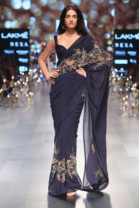 Fashion Week Outfit Ideas, Sarees For Girls, Indian Sari Dress, Fashion Week Outfit, India Fashion Week, Indian Saree Blouses Designs, Indian Fashion Saree, Saree Designs Party Wear, Ghagra Choli