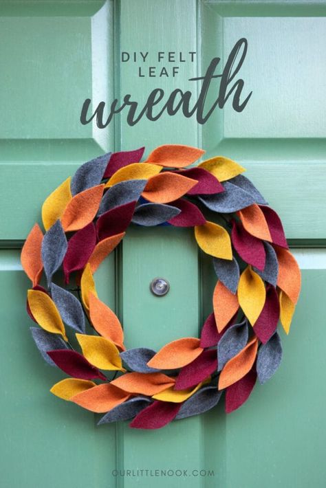 Felt Leaf Wreath, Font Door, Felt Leaf, Diy Christmas Wreaths Ideas, Christmas Wreaths Ideas, Diy Spring Wreath, Door Diy, Felt Wreath, Diy Christmas Wreaths