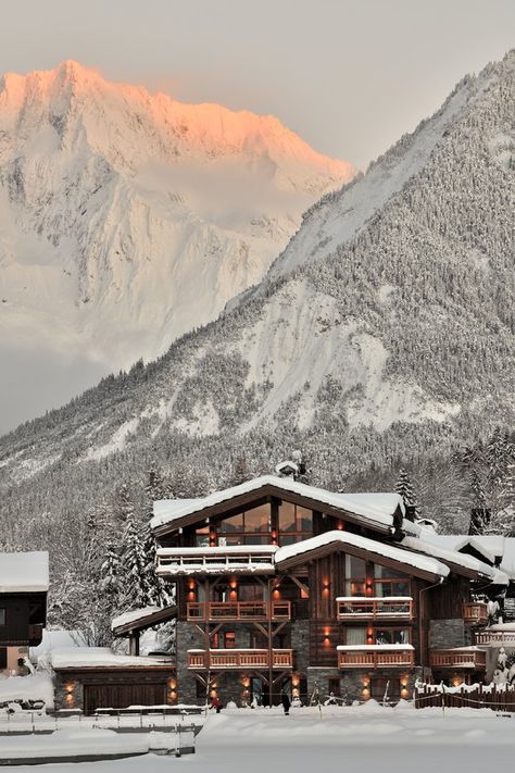 Chalet-Exterieur jour-courchevel Ski Cabin Exterior, Ski Cabin Interior, Ski Chalet Exterior, Ski Lodge Aesthetic, Chalet Architecture, Chalet Exterior, Lodge Aesthetic, Swiss House, Ski House Decor