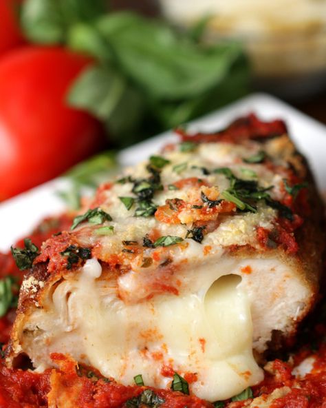 Stuffed Chicken Parmesan Stuffed Chicken Parmesan, Mapo Tofu, God Mat, Stuffed Chicken, Idee Pasto Sano, Chicken Parmesan, Chicken Breast Recipes, Food Network, Alfredo