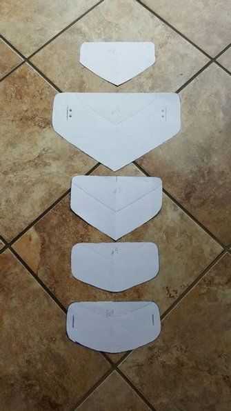 Picture of Created Templates Out of Paper Shoulder Armour Diy, Leather Shoulder Armor, Armor Tutorial, Diy Fantasia, Shoulder Armor Tattoo, Epic Costumes, Cardboard Costume, Dik Dik, Fairy Ideas