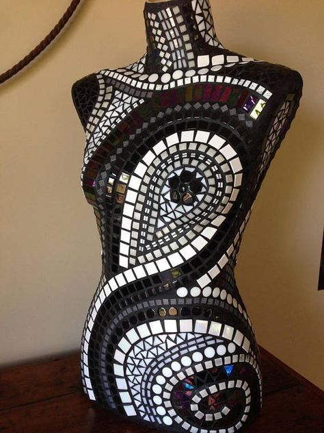 Mosaic Torso, Mosaic Mannequin, Mannequin Diy, Art Mannequin, Mosaic Furniture, Mannequin Torso, Mosaic Vase, Mannequin Art, Mosaic Art Projects