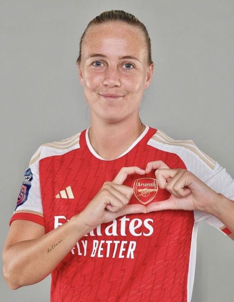 Beth Mead, Arsenal Ladies, England Players, Football Lovers, Girly Images, Womens Football, Arsenal Fc, Mead, These Girls