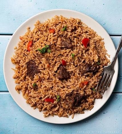 Beef pilau How To Cook Pilau, Beef Pilau Recipe, Rice With Meat, Pilau Rice, Kenyan Wedding, Chicken Shawarma Recipe, Shawarma Recipe, Goat Meat, Chicken Shawarma