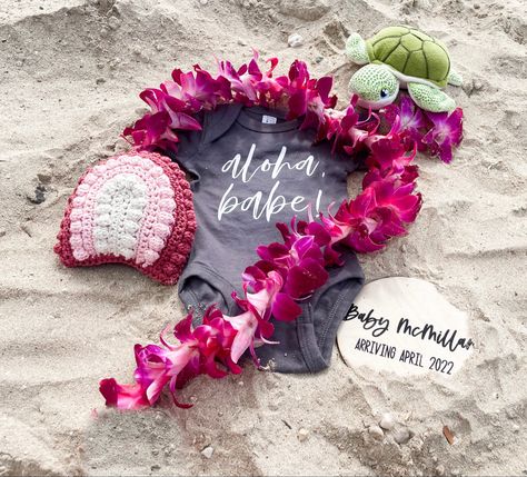 Hawaii Gender Reveal Ideas, Hawaii Baby Announcement, Hawaii Gender Reveal, Hawaii Pregnancy Announcement, Baby 2024, Baby 2 Announcement, Vacation 2024, Announcement Photoshoot, Baby Announcement Photoshoot