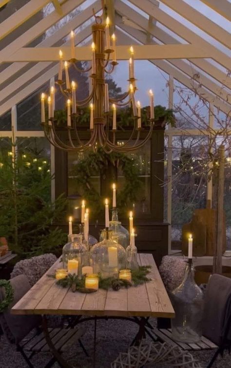 Greenhouse Chandelier, Greenhouse Dining Room, Winter Backyard, Winter Cabin Decor, Small Covered Patio, Greenhouse Kitchen, Window Greenhouse, Conservatory Design, Garden Room Ideas