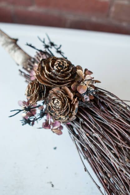 How To Decorate A Besom, Witch Broom Making, Floral Witch Broom, Make Your Own Witches Broom, Mini Cinnamon Broom Ideas, Diy Witch Brooms, Diy Wedding Broom, Fall Broomstick Decor, Diy Witch Broom How To Make