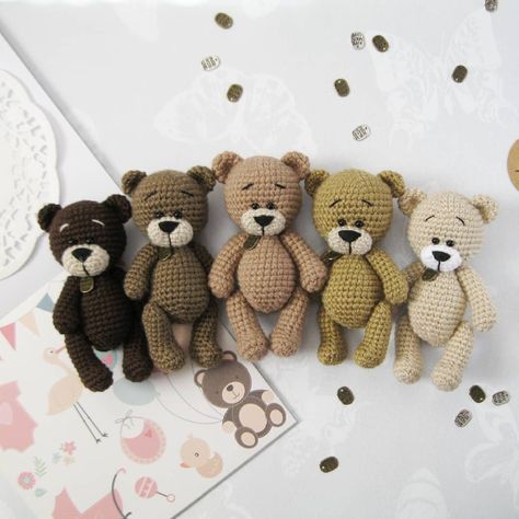 Crochet mini bears amigurumi Crochet Teddy Bear Pattern Free, Teddy Bear Patterns Free, Bear Patterns Free, Mini Teddy Bears, Tiny Teddies, Crochet Bear Patterns, Crochet Teddy Bear Pattern, Animal Knitting Patterns, Crochet Geek