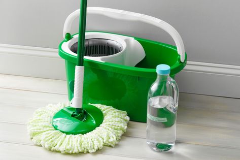 Homemade Floor Cleaner, Best Floor Cleaner, Homemade Floor Cleaners, Diy Floor Cleaner, Window Cleaner Homemade, Cleaning Vinyl Floors, Cleaning Wood Floors, Clean Bathtub, Chemical Free Cleaning