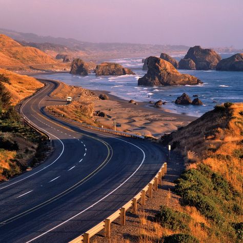 Cape Sebastian, southern Oregon coast // repinned by jillscheintal.com/ MRealty… Travel Oregon, Southern Oregon Coast, The Oregon Trail, Oregon City, Exotic Beaches, Southern Oregon, Win A Trip, Oregon Travel, On The Road Again