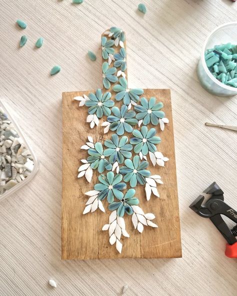 Diy Mosaic Picture Frame, Mosaic Trivet Ideas, Mosaic Gift Ideas, Mosiacs Projects Diy, Diy Mosaic Ideas, Garden Mosaic Projects, Mosaic Art Ideas, Mosaic Patterns For Beginners, Diy Mosaic Projects