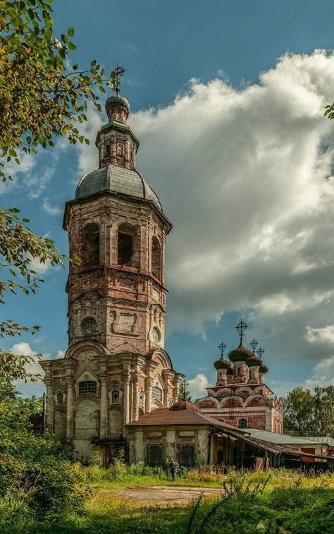 Perspective Pictures, Architecture Photography Buildings, Life Drawing Reference, Bring Back Lost Lover, Old Abandoned Houses, Building Photography, Russian Architecture, Watercolor Architecture, Architecture Concept Drawings