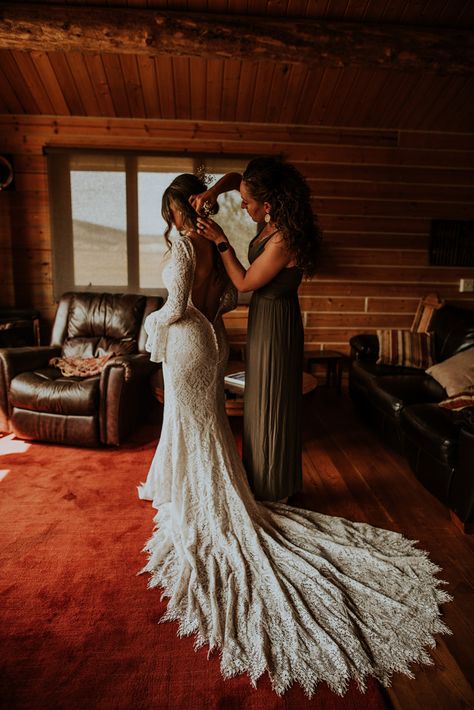 Boho Wedding Dress Country, Classic Country Wedding Dress, Tight Boho Wedding Dress Long Sleeve, Wedding Dresses Long Sleeve Boho, Fitted Wedding Dress With Flowers, Western Weding Dresses, Bell Bottom Wedding Dress, Boho Wedding Dress Long Train, Western Lace Wedding Dress With Sleeves