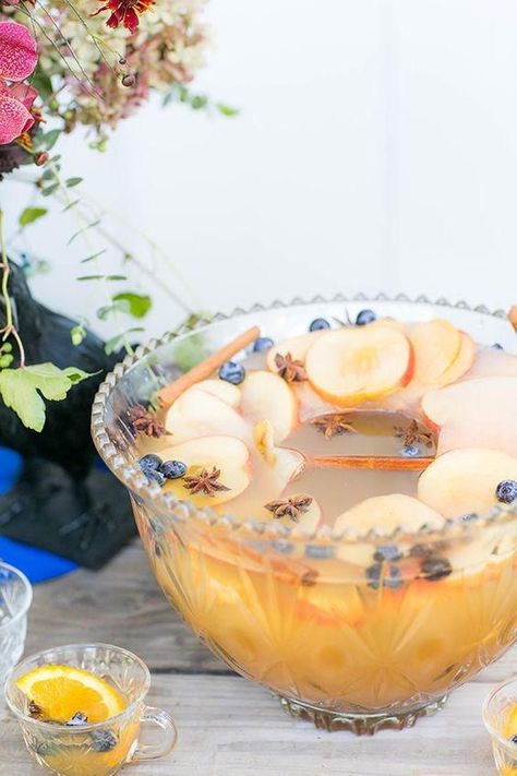 Thanksgiving Punch Recipes, Spiked Apple Cider Punch, Apple Cider Punch Recipes, Cider Punch, Thanksgiving Punch, Apple Cider Punch, Sugar Free Lemonade, Spiked Apple Cider, Thanksgiving Desserts Table