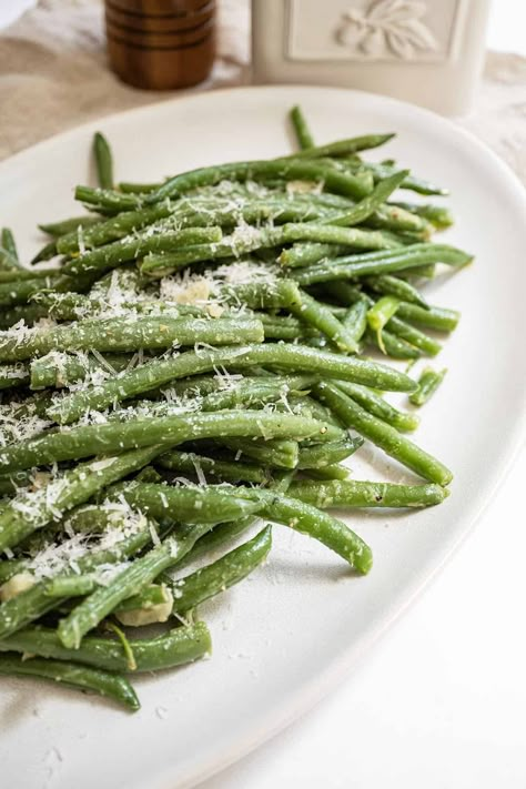 BEST Garlic Parmesan Green Beans - Always From Scratch Italian Vegetable Side Dishes, Italian Green Beans Recipe, Parmesan Garlic Green Beans, Italian Vegetable Recipes, Garlic Parmesan Green Beans, Crunchy Green Beans, Italian Sides, Good Green Bean Recipe, Asparagus Rice