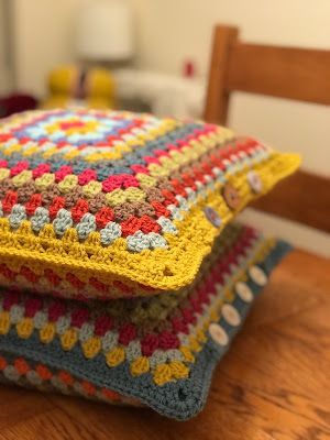 Mustard Granny Cushion (free pattern) Crocheted Pillows, Crochet Cushion Covers, Motifs Granny Square, Crochet Cushion Pattern, Cushion Cover Pattern, Crochet Pillow Cover, Crochet Cushion Cover, Confection Au Crochet, Crochet Pillow Pattern