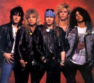 Daily Boom: Currently Booming: GUNS N' ROSES Live at Troubador... Disfraz Rock And Roll, Costume Année 80, Rock Band Outfits, 80s Rock Fashion, Rock Costume, 1990 Style, 80s Rocker, Rock Style Men, 80s Rock Bands