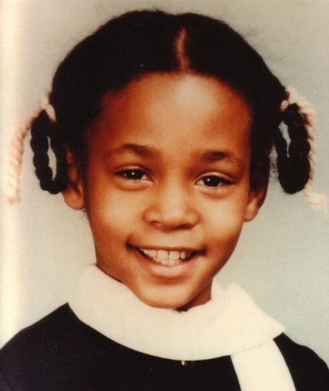 Can You Recognize All Of The Celebrities In These Childhood Photos Whitney Houston Young, Celebrity Baby Pictures, Whitney Houston Pictures, Pictures Black And White, Celebrity Yearbook Photos, Famous Moms, Celebrity Baby, Yearbook Photos, Black Hollywood