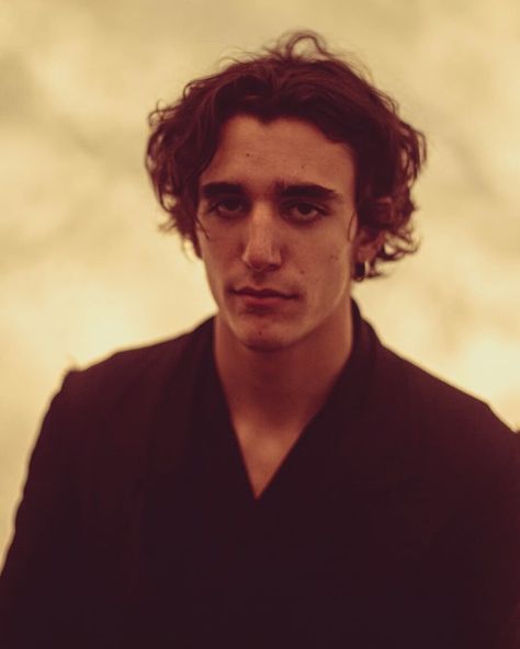 Tamino Amir, Droopy Eyes, Gentleman Quotes, Inspiring Words, Quotes Inspiring, Face Reference, Movie Star, Look At You, Modern Man