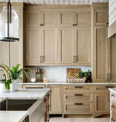 Kitchen Backsplash Ideas With Oak Cabinets, Taupe Kitchen, White Oak Kitchen, Wood Kitchen Cabinets, Oak Kitchen, Kitchen Cabinet Colors, Kitchen Inspiration Design, Kitchen Redo, Counter Tops