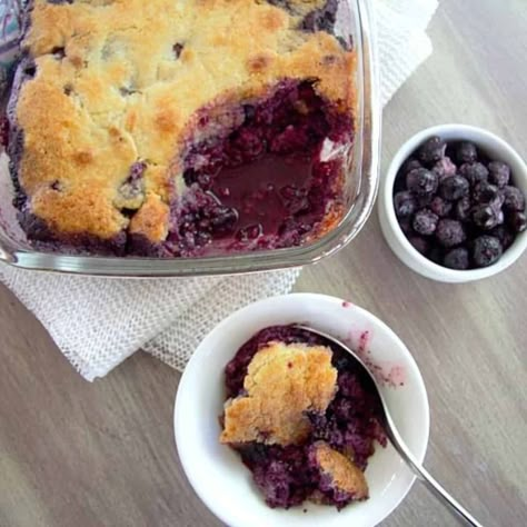 This keto berry cobbler is made with blueberries & blackberries for an easy and delicious dessert. Just a few ingredients made a low carb comfort food. Easy Blueberry Cobbler, Cobbler Easy, Berry Cobbler, Berry Dessert, Blueberry Cobbler, Cobbler Recipes, Keto Dessert Recipes, Low Carb Keto Recipes, Low Carb Desserts