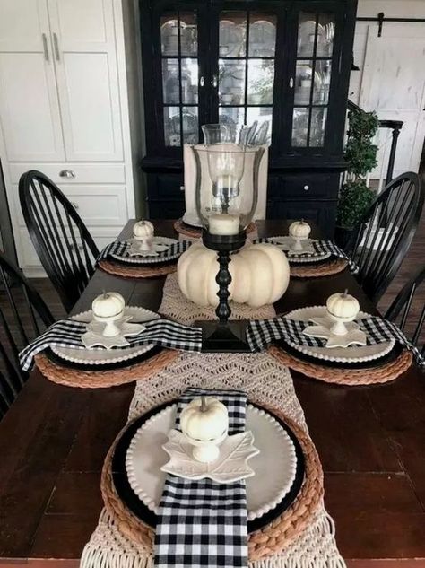 75+Buffalo Plaid Fall Decorations to make this Chilly Season Cozy & Colorful - Hike n Dip Farmhouse Style Dining Room, Dining Room Design Ideas, Tafel Decor, Tablescape Inspiration, Dining Room Table Decor, Fall Table Decor, Decor Thanksgiving, Room Design Ideas, Farmhouse Dining Room