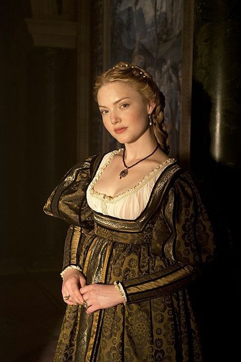 The Borgias: Lucrezia – Ladies From Other Centuries Borgias Costumes, Holliday Grainger, Lucrezia Borgia, The Borgias, Belle Silhouette, Medieval Costume, Medieval Dress, Movie Costumes, Historical Costume