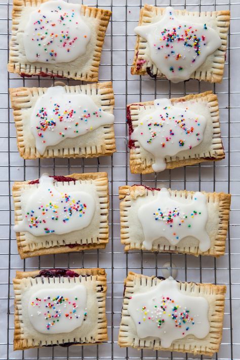 Healthy Pop Tart Recipe, Gilmore Girls Food, Gilmore Girls Party, Blueberry Recipe, Homemade Pop Tarts, Luke's Diner, Poptart Recipe, Hello Glow, Pop Tart